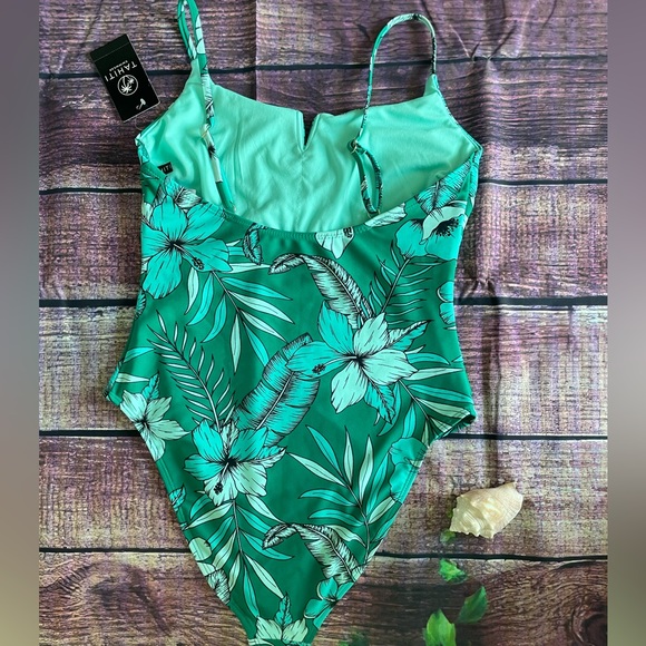 One Piece Bikini - Picture 8 of 11